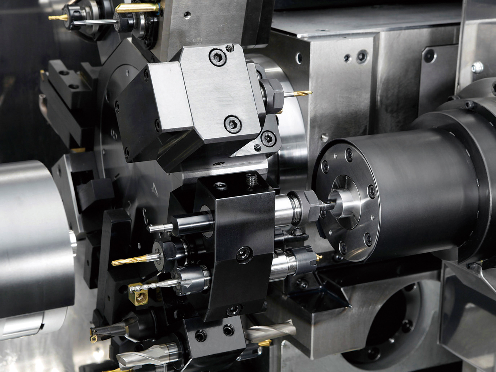 Back machining using tools installed in a triple sleeve holder