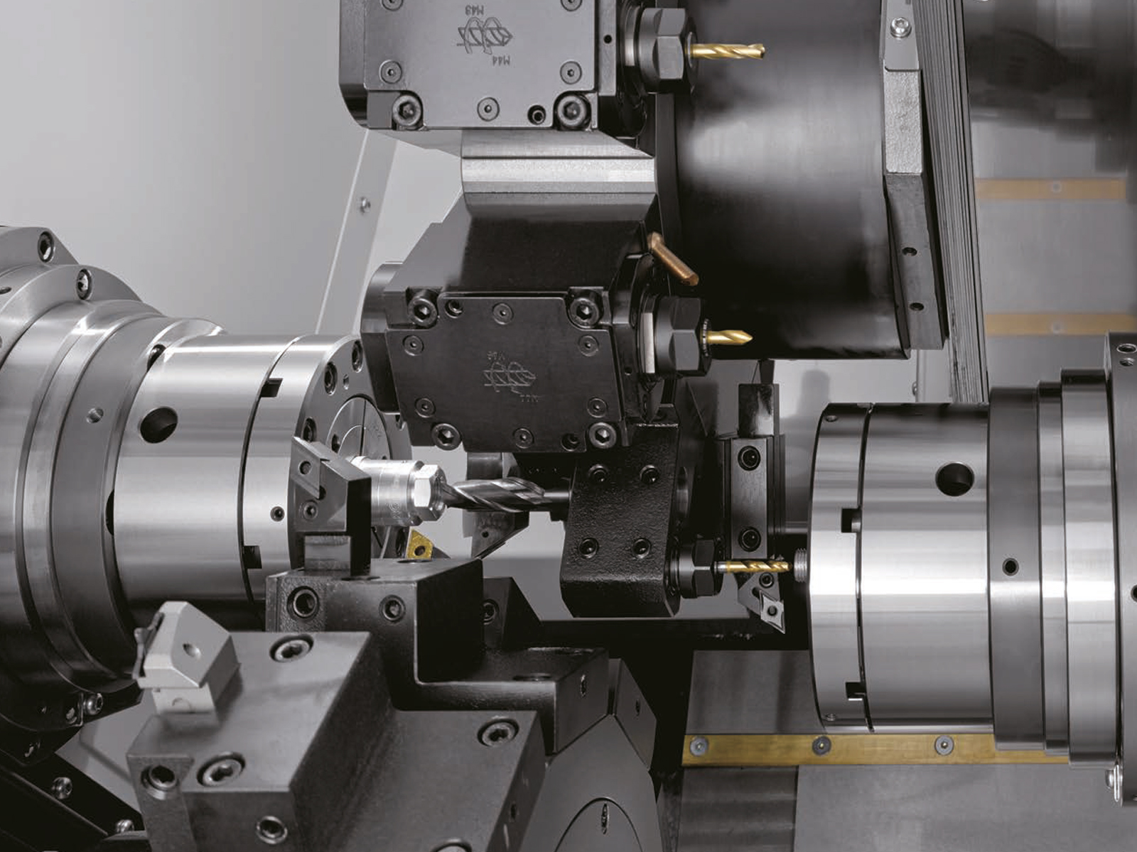 Examples of simultaneous machining with three tools