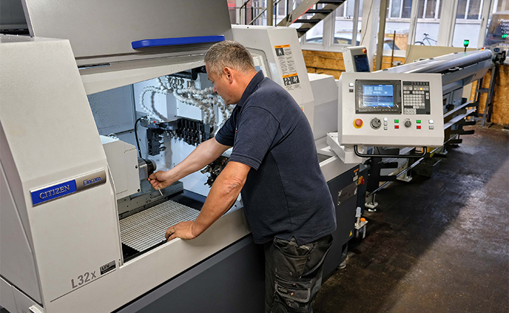 SUBCONTRACTOR BUYS SLIDING-HEAD LATHE FOR HIGH PRODUCTIVITY AND “AN EASY LIFE”